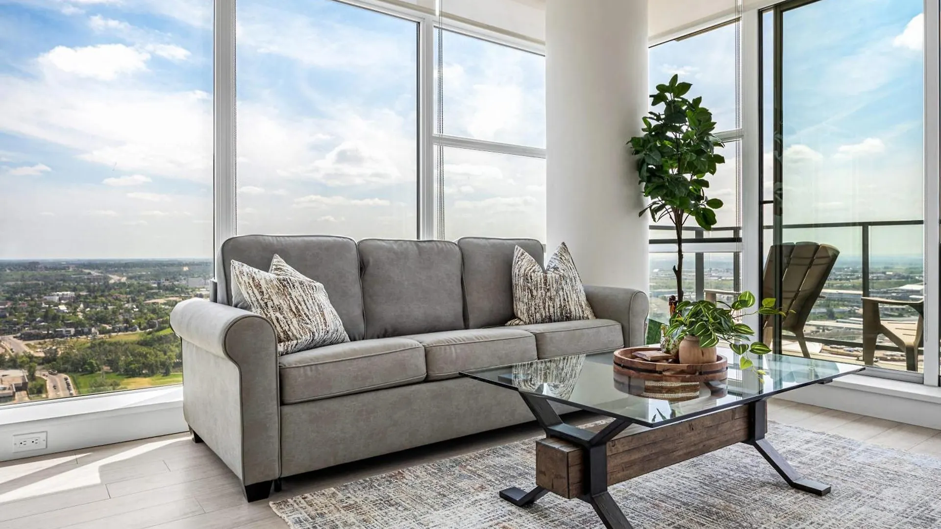 Holiday home Stampede View Suites: 35th Floor Panorama with Banff Pass Calgary Canada